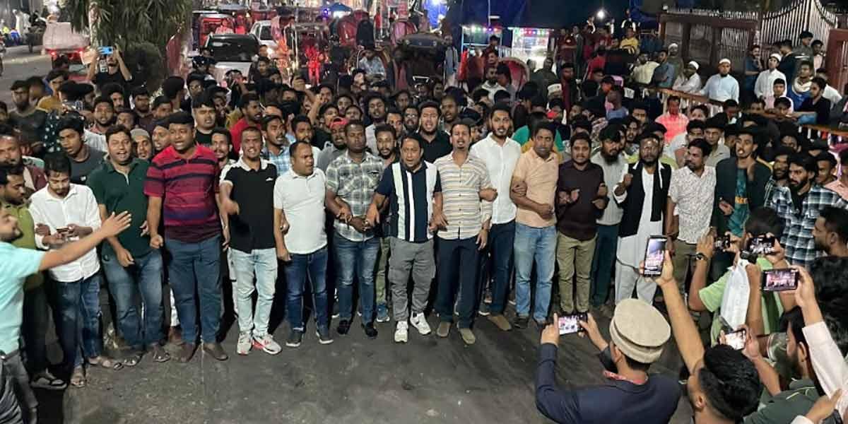 ফেনীতে ছাত্রদল ও বৈষম্যবিরোধী ছাত্র আন্দোলনের পাল্টাপাল্টি বিক্ষোভ
