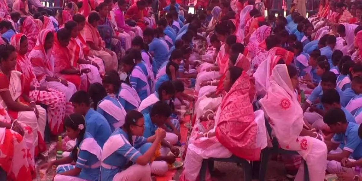 গোপালগঞ্জে মা-বাবার পা ধোয়াল তিন শতাধিক শিক্ষার্থী