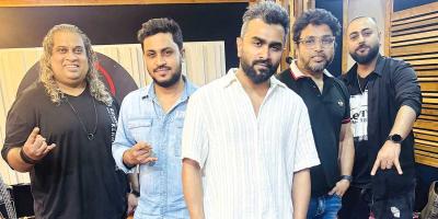 ‘আই কিংস’ নিয়ে ব্যস্ত তারা