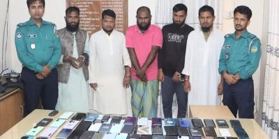 চরমোনাই মাহফিল থেকে চুরি হওয়া ৬৪ মোবাইল উদ্ধার, আটক ৫