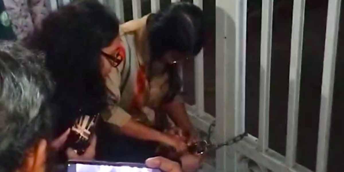 কুয়েটে ভিসির বাসভবনে তালা দিয়েছে শিক্ষার্থীরা