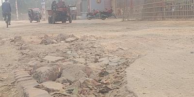 ঠাকুরগাঁও পৌরসভার রাস্তাগুলো যেন মরণফাঁদ