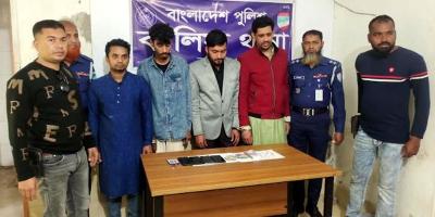 কালিয়ায় ডাকাতির সময় এনএসআই সদস্যসহ আটক ৪