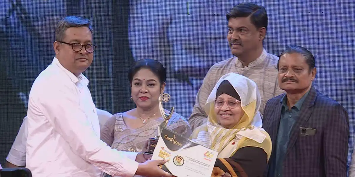সেরা পরিচালকের পুরস্কার পেলেন কে এম মাহমুদ হাসান