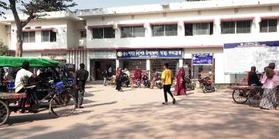 সমস্যায় জর্জরিত দৌলতপুর উপজেলা স্বাস্থ্য কমপ্লেক্সে দালালদের দৌরাত্ম্য