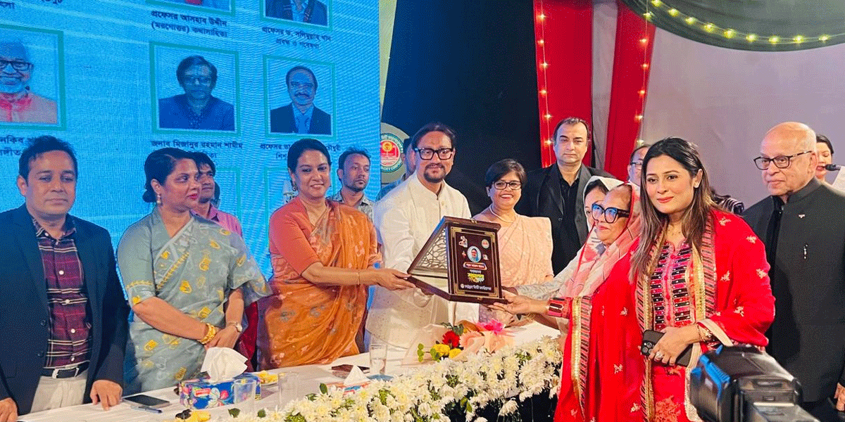 পাহাড় কাটলে মালিকের বিরুদ্ধে মামলা করুন