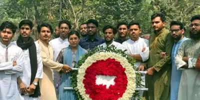 অভ্যুত্থানে শহিদদের কবর জিয়ারতের মাধ্যমে গণতান্ত্রিক ছাত্র সংসদের যাত্রা শুরু