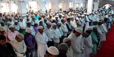 প্রথম তারাবির নামাজে বায়তুল মোকাররমে মুসল্লিদের ঢল