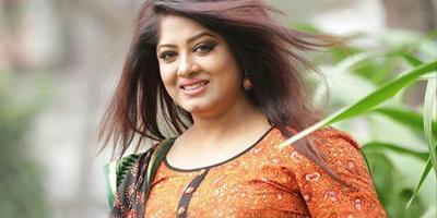 এখনো যাকে খোঁজেন মৌসুমী