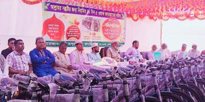 ২০০ ওয়াক্ত নামাজ জামাতে আদায় করে বাইসাইকেল পেল ২১ শিশু