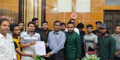 ফরম পূরণে অতিরিক্ত ফি কমানোর দাবি রাজশাহী কলেজ ছাত্রদলের