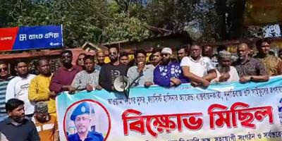 কাশিমপুর থানার ওসির অপসারণ দাবিতে বিএনপির মানববন্ধন-বিক্ষোভ