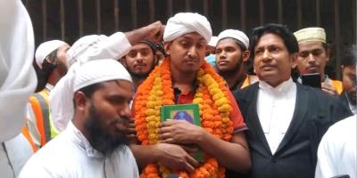 ঢাবী ছাত্রীকে হেনস্তায় কর্মচারী গ্রেপ্তার, থানায় হট্টগোল শেষে জামিন