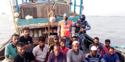 সমুদ্রে ভাসতে থাকা ১৩ জেলেকে উদ্ধার