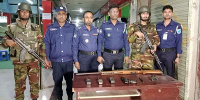 ফরিদপুরে অস্ত্র ও সামরিক সরঞ্জাম উদ্ধার