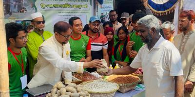 প্লাস্টিক, পলিথিন জমা দিলেই মিলছে নিত্যপণ্য