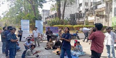 ১০ ছাত্রীর বহিষ্কার আদেশ বাতিলের দাবি