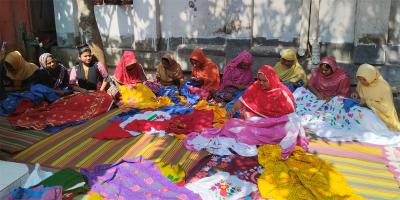 ২ হাজার নারীর কর্মসংস্থান করেছেন গাইবান্ধার মিতু