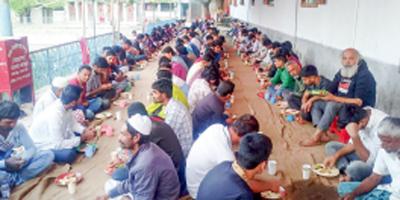 একসঙ্গে ইফতার করেন সহস্রাধিক মানুষ