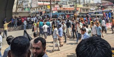 চট্টগ্রামে টেম্পু চালকদের সড়ক অবরোধ