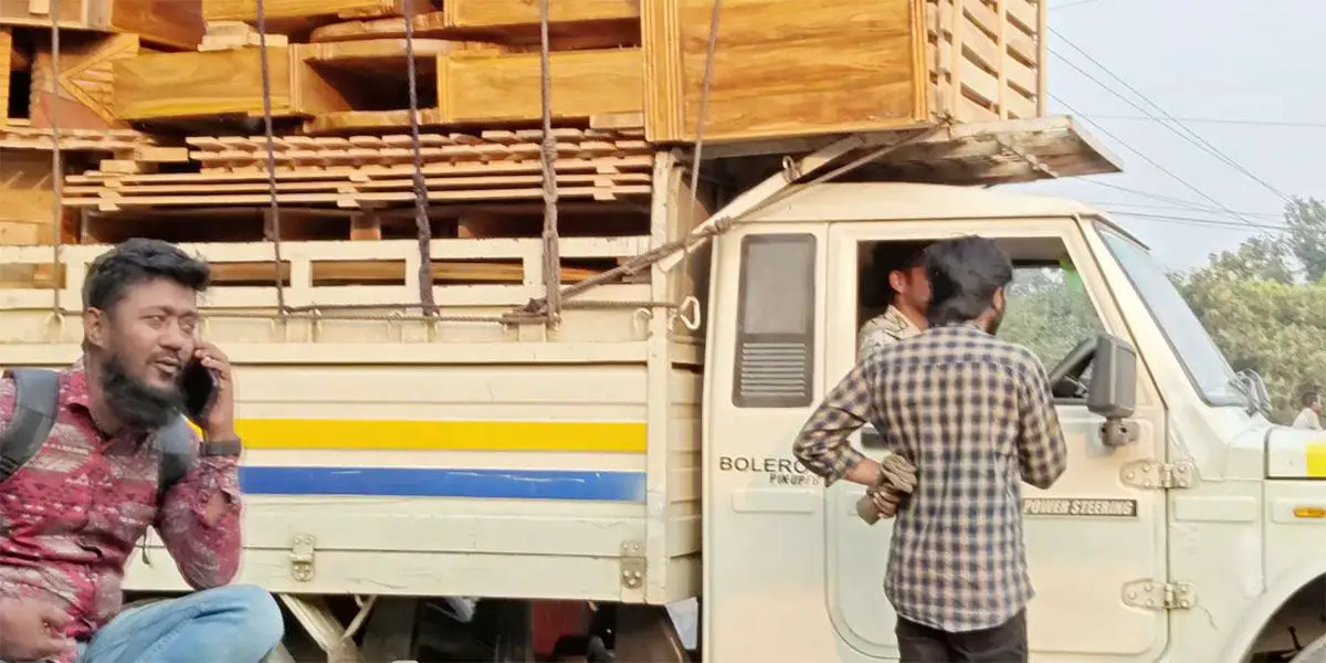সিরাজগঞ্জে ট্রানজিট পাসের নামে চাঁদাবাজি