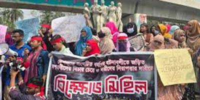 ধর্ষকদের ফাঁসির দাবিতে ঢামেক শিক্ষার্থীদের বিক্ষোভ