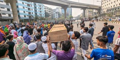 বনানীতে গাড়িচাপায় পোশাকশ্রমিক নিহত, সড়ক অবরোধ