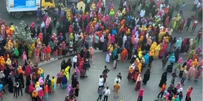 আলটিমেটাম দিয়ে সড়ক ছাড়লেন পোশাক শ্রমিকরা