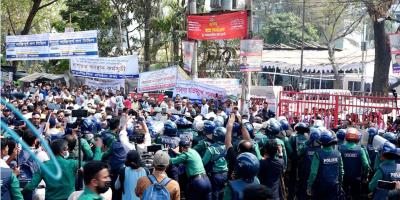 জাতীয় প্রেসক্লাবের সামনের সড়ক প্রতিবাদ, বিক্ষোভে স্থবির
