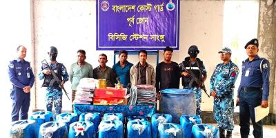 মায়ানমারে পাচারের সময় পণ্যসহ ৫ রোহিঙ্গা আটক