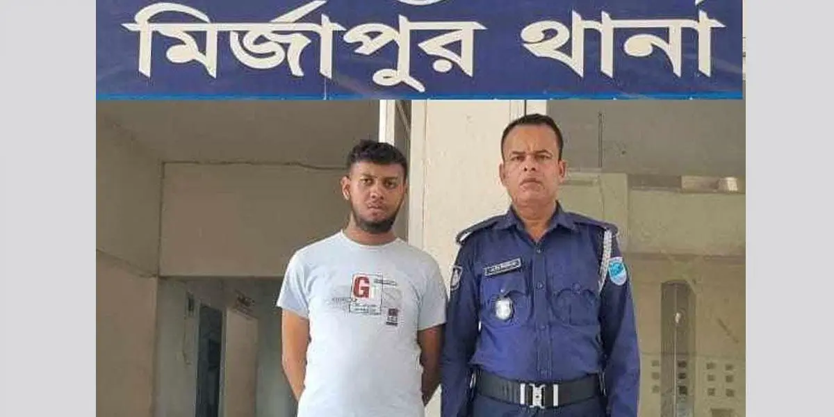 গোপনে নারীদের ফটো ধারণ করে অশ্লীল ছবি তৈরি, দোকানি গ্রেপ্তার