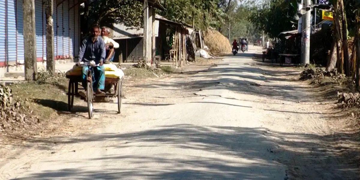 ডোমার রাস্তার বেহালে চরম ভোগান্তি