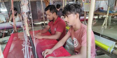 ব্যস্ত জামদানিপল্লি, জমজমাট বেচাকেনা