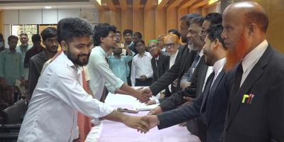 জামালপুরে আইনজীবীদের কাছে ক্ষমা চাইলেন শিক্ষার্থীরা