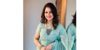 নিজেকে ঈদ কার্ড উপহার দেন আঁখি আলমগীর