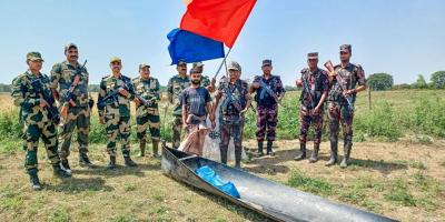 চাঁপাইনবাবগঞ্জ সীমান্তে বাংলাদেশি জেলেকে ফেরত দিল বিএসএফ