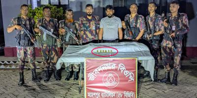 চোরাকারবারির মলের সঙ্গে বেরিয়ে এল কোটি টাকার স্বর্ণের বার!
