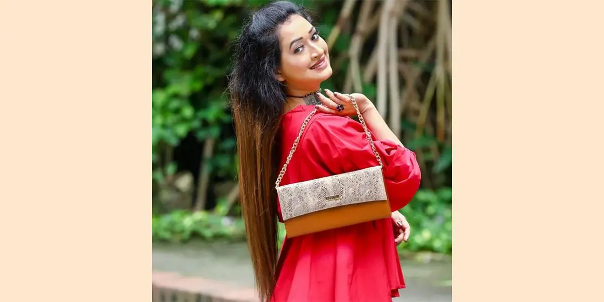 সীমানা পেরিয়ে হলিউডে অপর্ণা