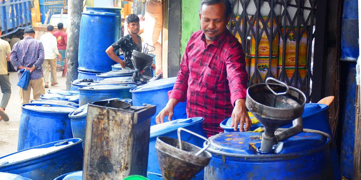 পাইকারিতে ভোজ্যতেলের  দাম কমেছে, প্রভাব নেই খুচরায়