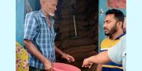 বালতিতে মেপে সরকারি চাল বিক্রি হচ্ছে, কারচুপির অভিযোগ