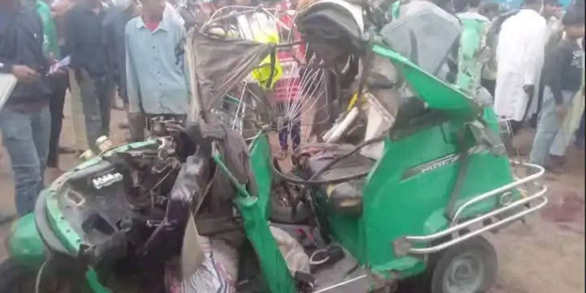 ঈশ্বরদীতে বাস-সিএনজি সংঘর্ষে শিশুসহ নিহত ৫
