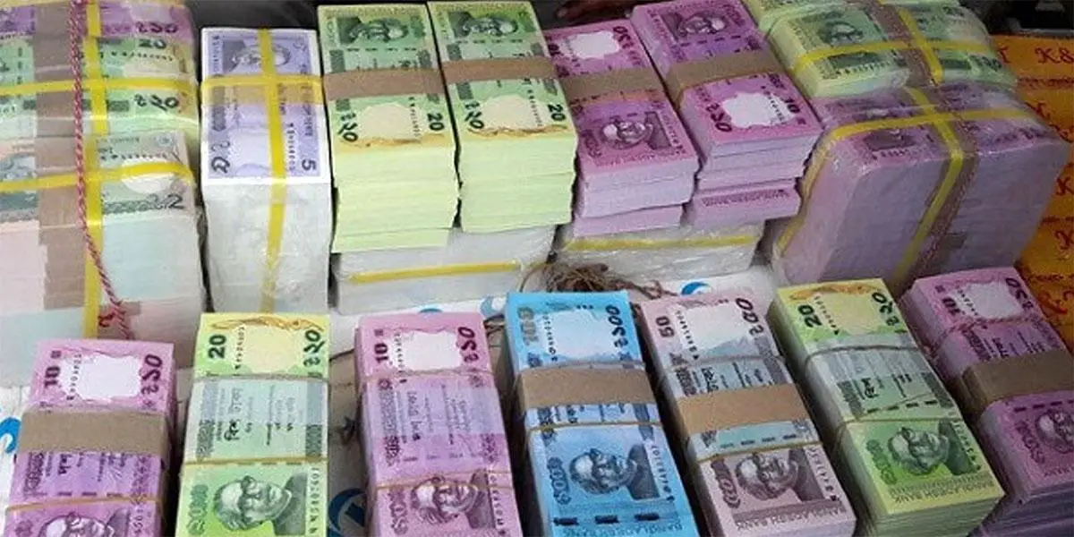 নতুন নোটের রমরমা ব্যবসা