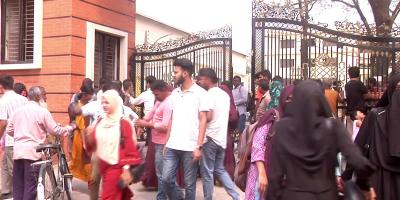 রসিক কর্মকর্তাদের অবরুদ্ধ করে বেতন-বোনাস আদায় করল কর্মচারীরা