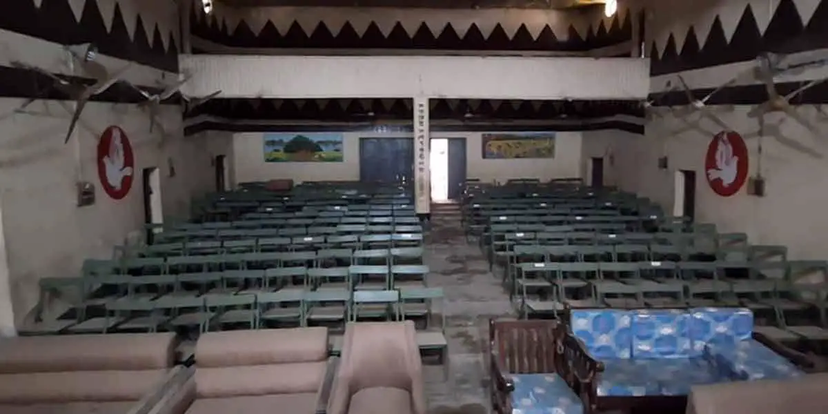 টাউন হল যেন ‘ভূতের বাড়ি’