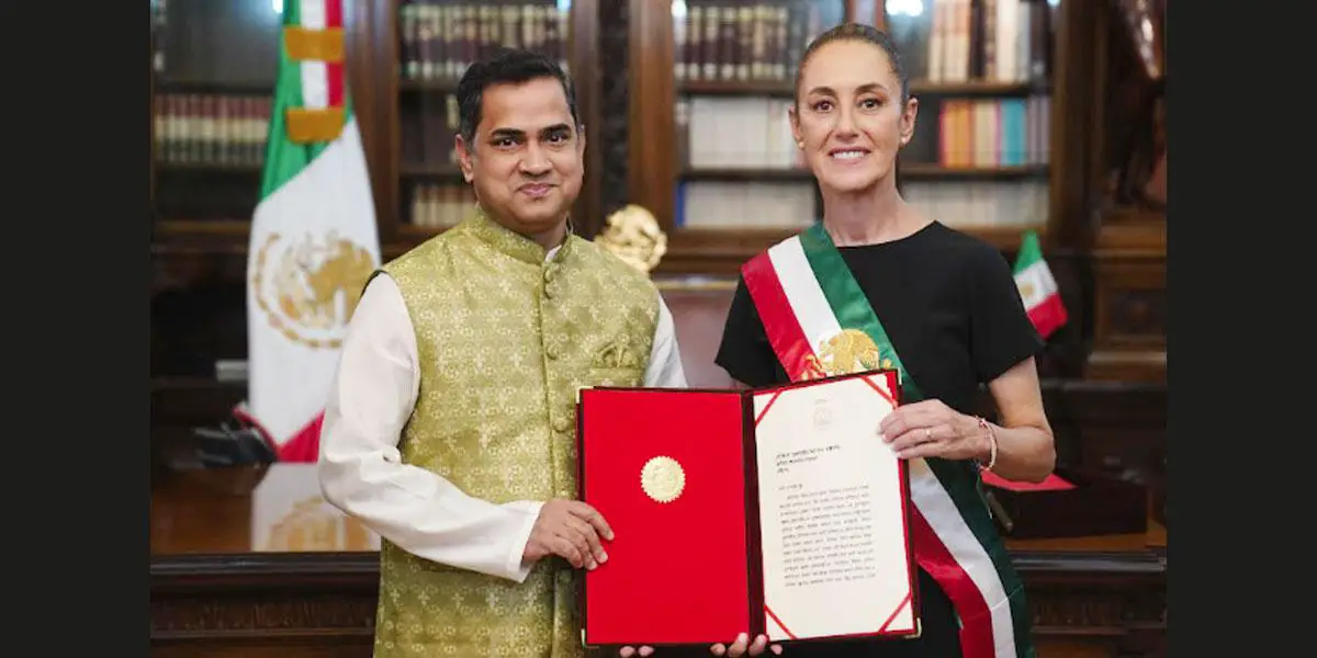 মেক্সিকোর প্রেসিডেন্টের কাছে মুশফিকুলের পরিচয়পত্র পেশ