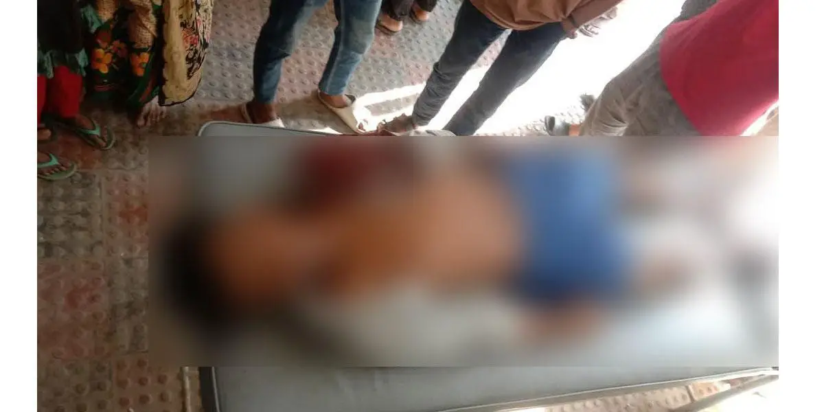 পুলিশ ও জনপ্রতিনিধিদের উপস্থিতিতে ছাত্রদল নেতাকে কুপিয়ে হত্যা