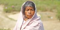 ৫০ বছর ধরে পাতা তোলেন চা-শ্রমিক টুনি