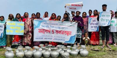 নিরাপদ পানির দাবিতে শ্যামনগরে খালি কলসি হাতে মানববন্ধন