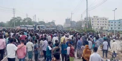 চট্টগ্রামে হাতির আক্রমণে নিহত শিশু নিয়ে সড়কে বিক্ষোভ