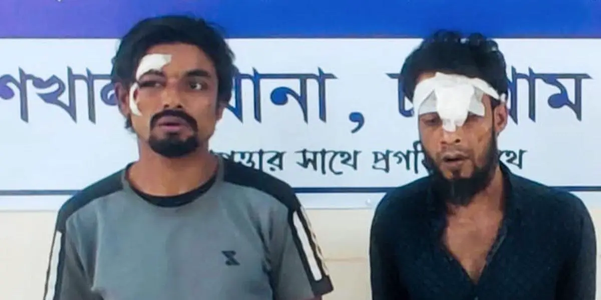 বাঁশখালীতে দুই ছিনতাইকারীকে গণপিটুনি দিয়ে পুলিশে দিল জনতা